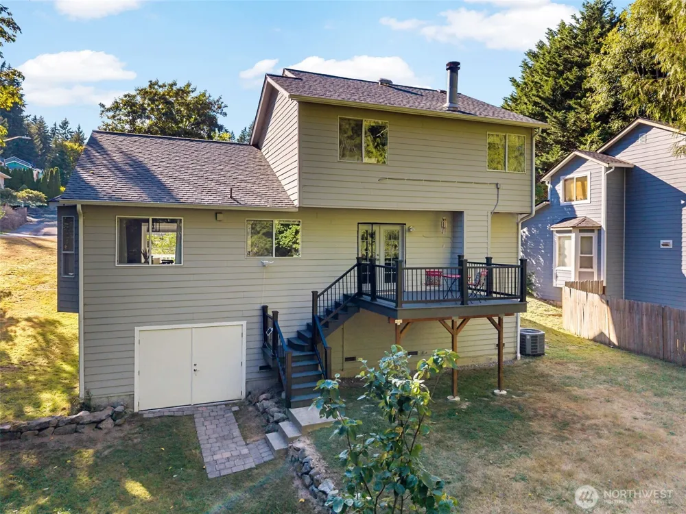 961 NE Winston Dr Bremerton, WA 98311