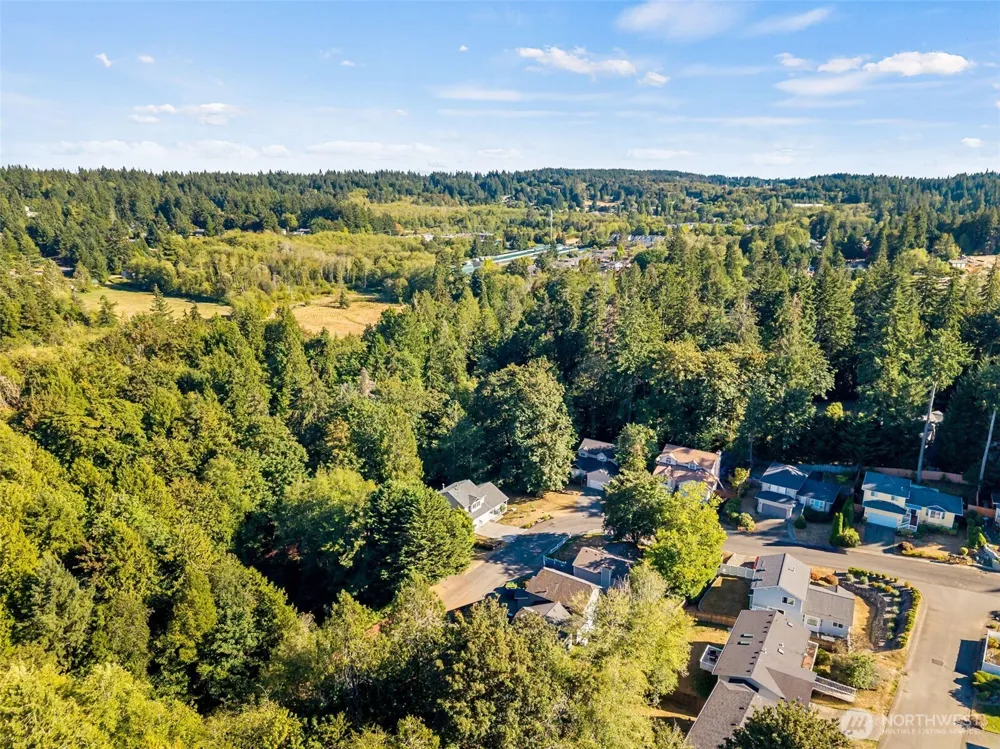 961 NE Winston Dr Bremerton, WA 98311