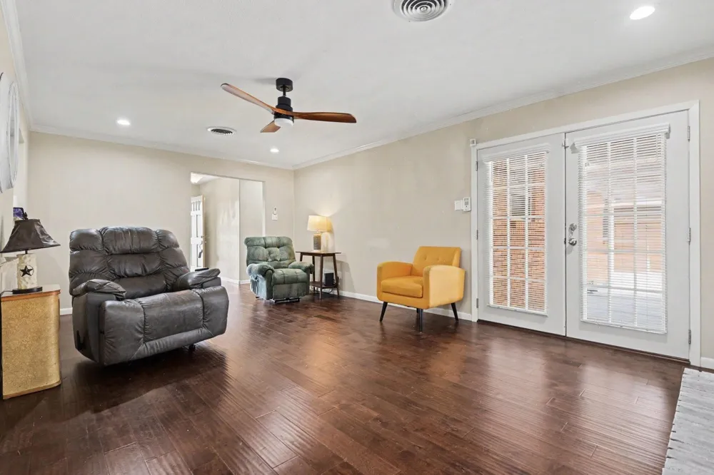 1114 Glouchester Drive Garland, TX 75040