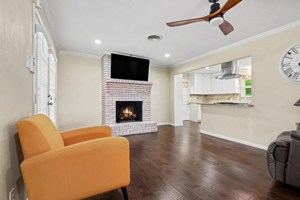 1114 Glouchester Drive Garland, TX 75040