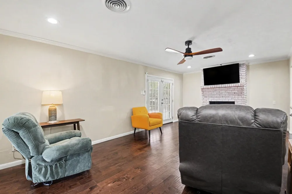 1114 Glouchester Drive Garland, TX 75040