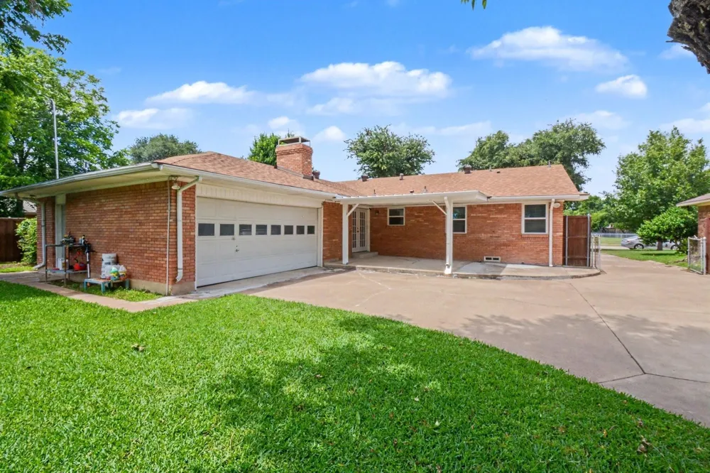 1114 Glouchester Drive Garland, TX 75040