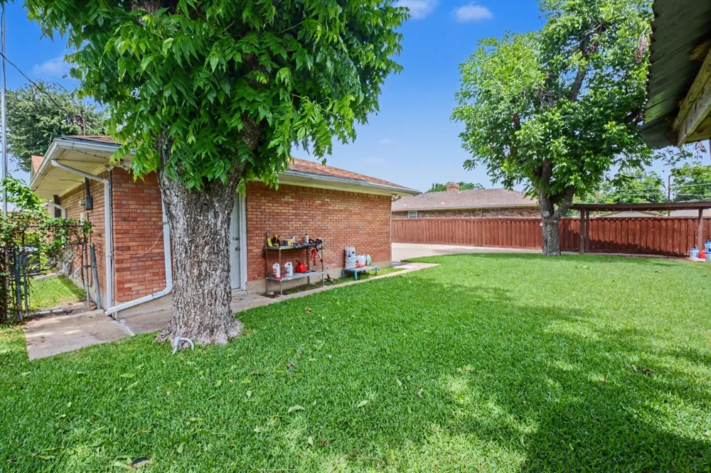 1114 Glouchester Drive Garland, TX 75040