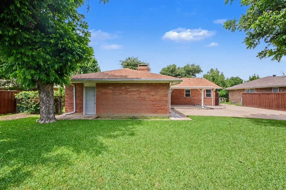 1114 Glouchester Drive Garland, TX 75040