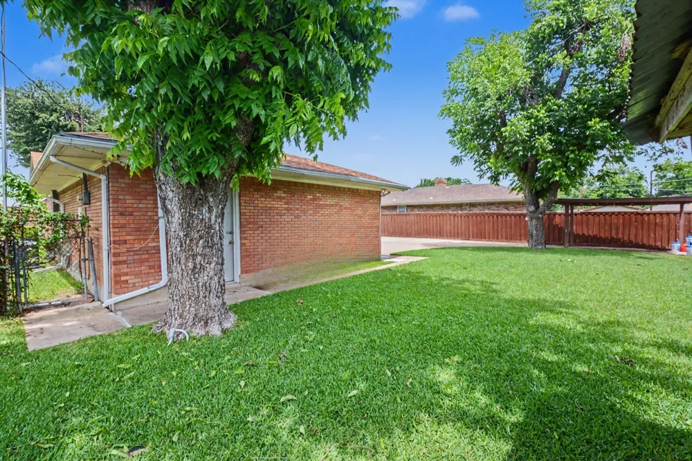 1114 Glouchester Drive Garland, TX 75040