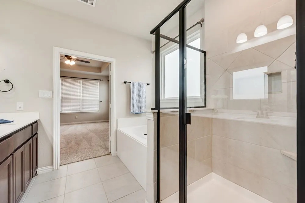 6016 Ember Crest Drive Weatherford, TX 76085