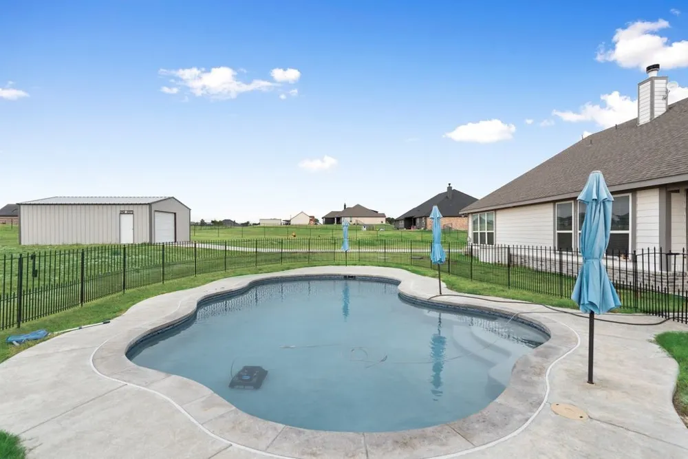 6016 Ember Crest Drive Weatherford, TX 76085