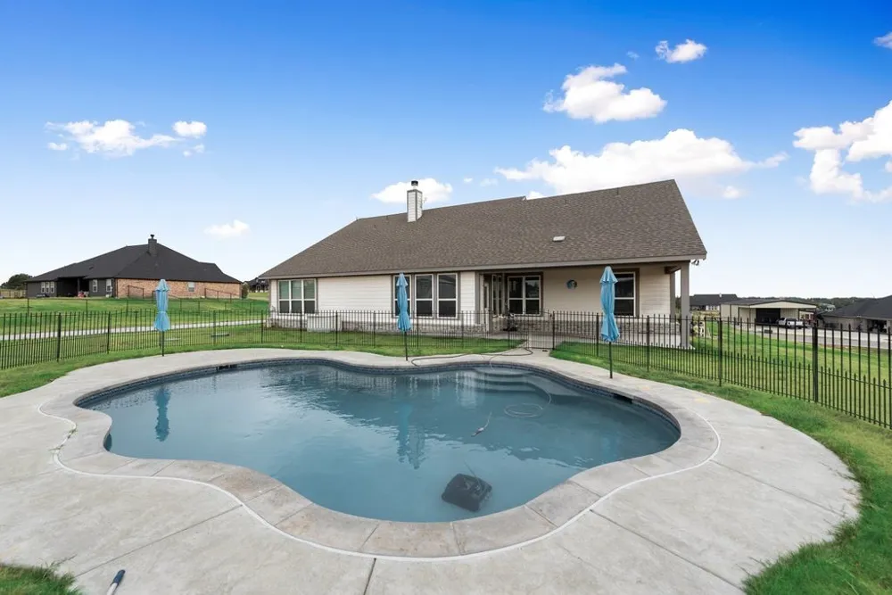 6016 Ember Crest Drive Weatherford, TX 76085