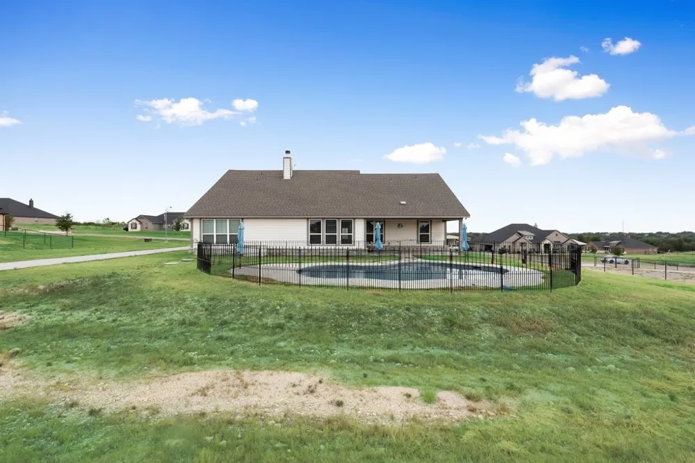 6016 Ember Crest Drive Weatherford, TX 76085