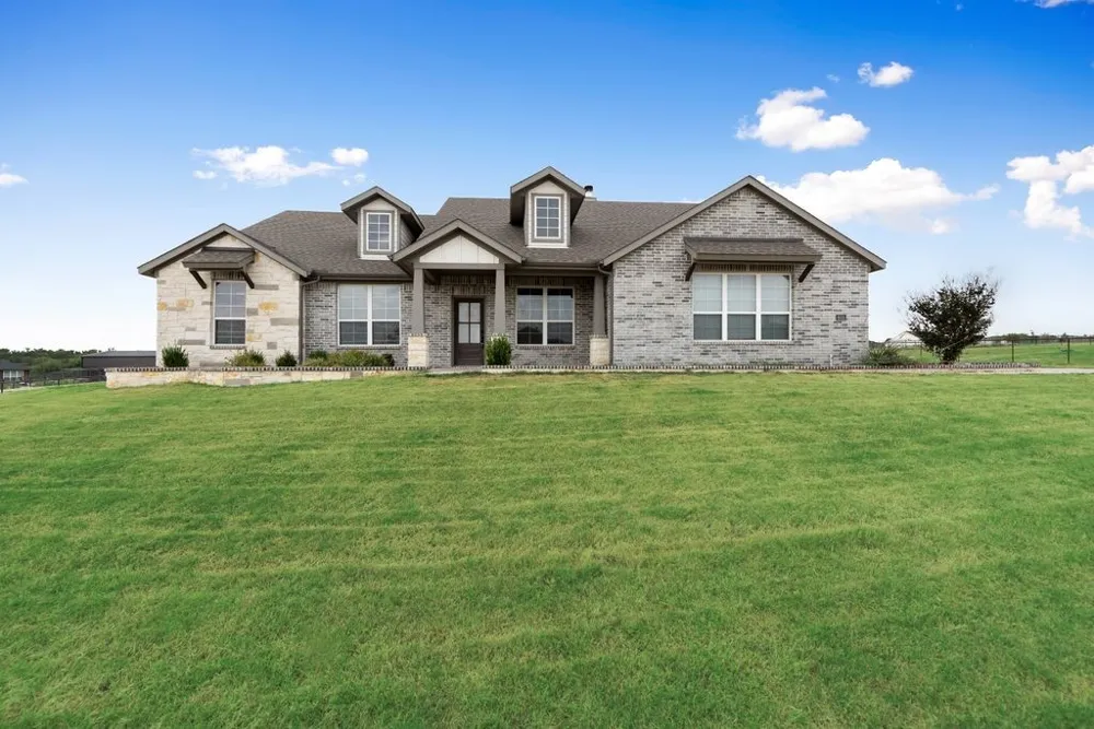 6016 Ember Crest Drive Weatherford, TX 76085