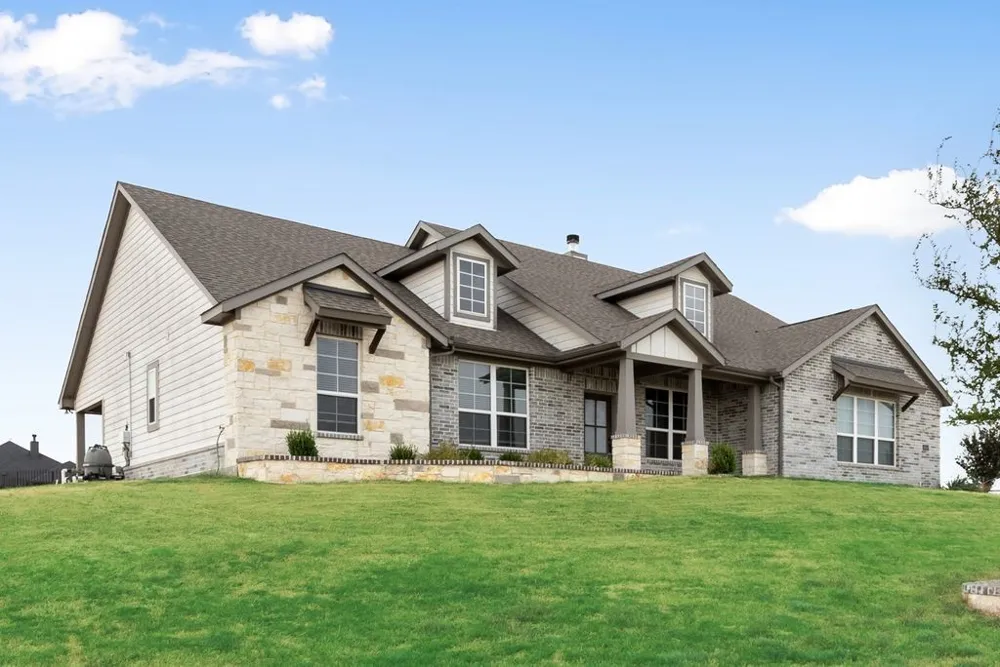 6016 Ember Crest Drive Weatherford, TX 76085