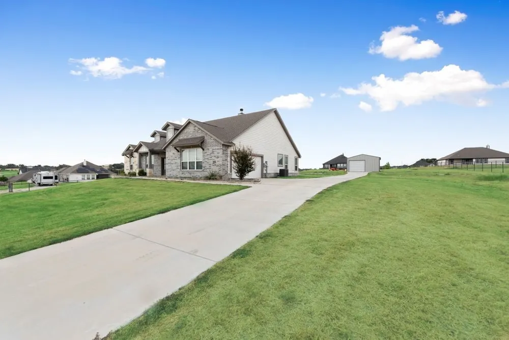 6016 Ember Crest Drive Weatherford, TX 76085