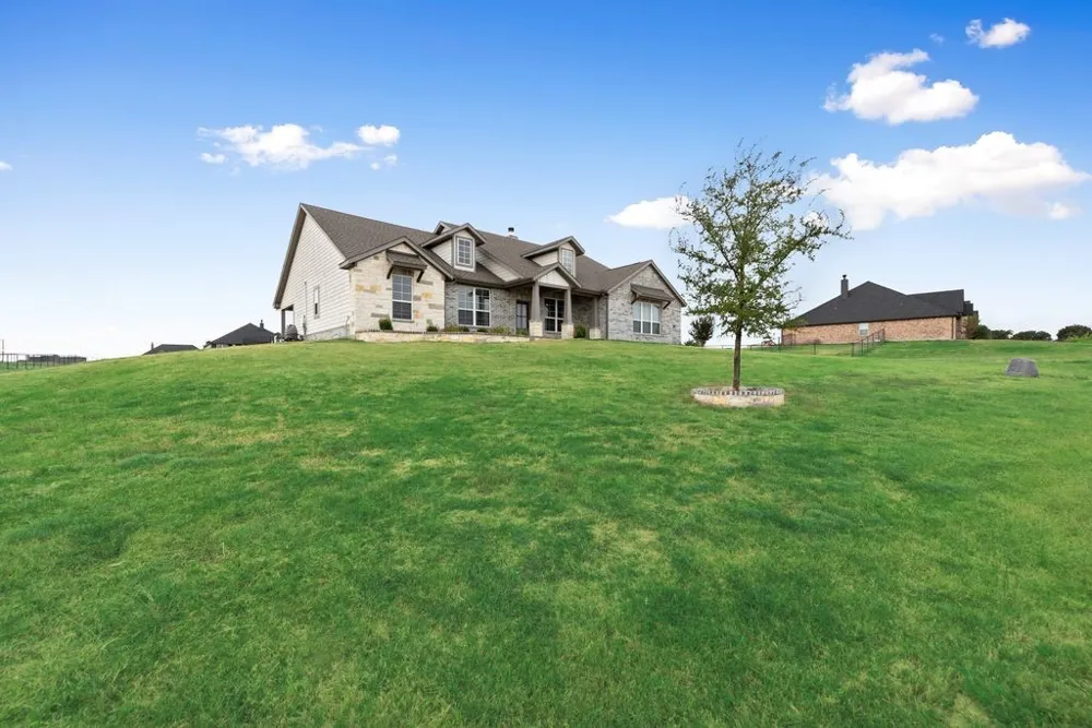 6016 Ember Crest Drive Weatherford, TX 76085