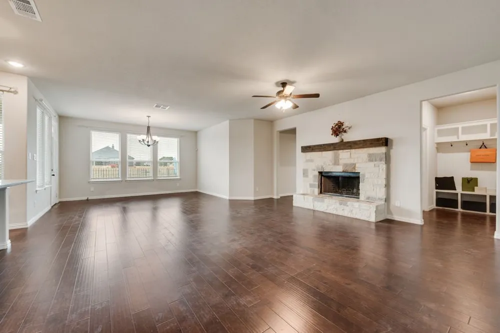 6016 Ember Crest Drive Weatherford, TX 76085