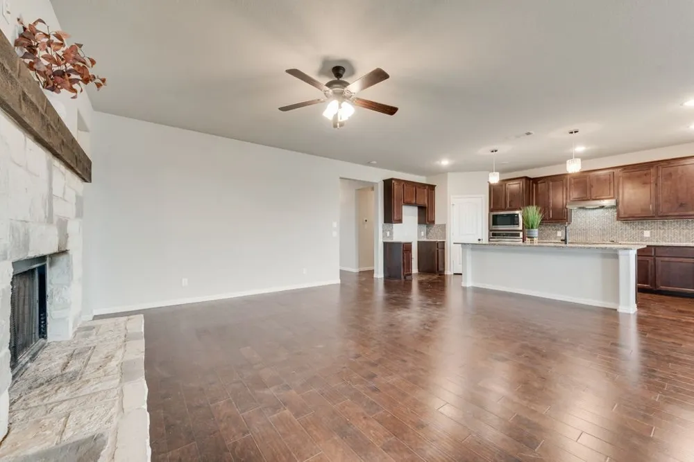 6016 Ember Crest Drive Weatherford, TX 76085