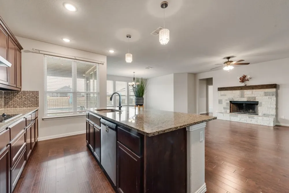 6016 Ember Crest Drive Weatherford, TX 76085