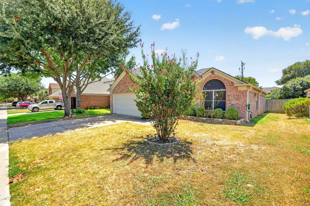 306 Branch Bend Euless, TX 76039
