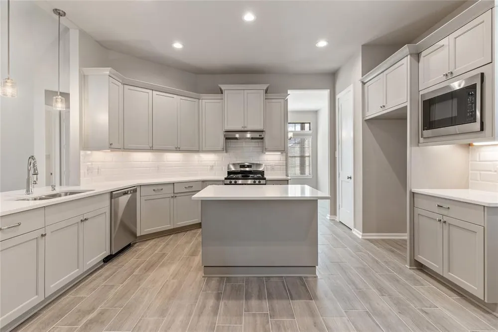 4207 Maple Glen Drive Fulshear, TX 77441