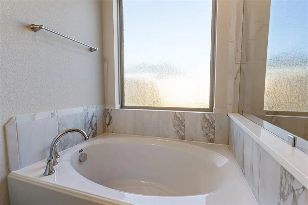 4207 Maple Glen Drive Fulshear, TX 77441