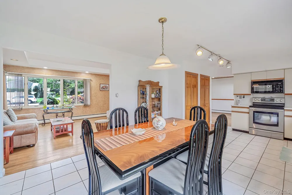 35 Fleets Point Drive West Babylon, NY 11704