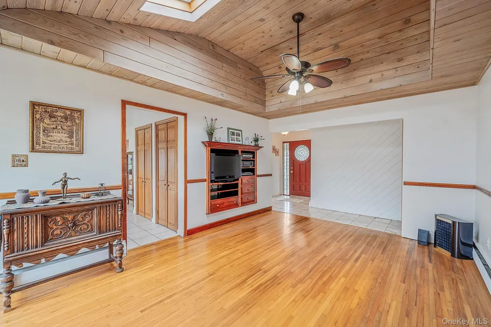 35 Fleets Point Drive West Babylon, NY 11704