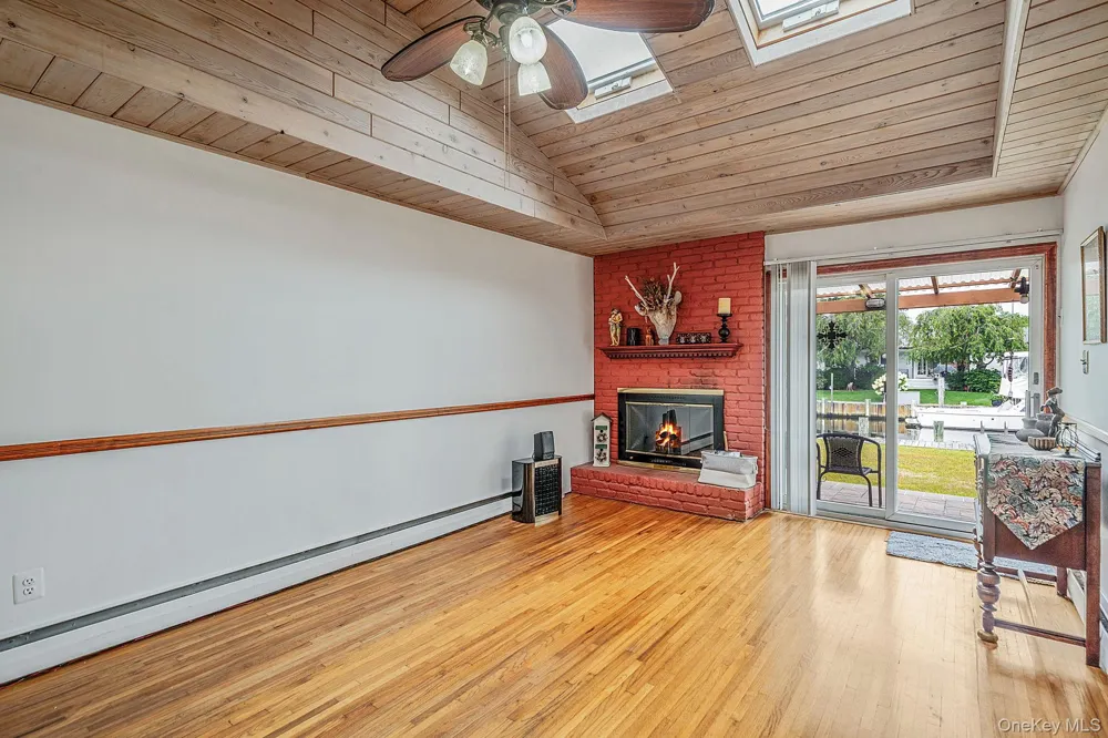 35 Fleets Point Drive West Babylon, NY 11704