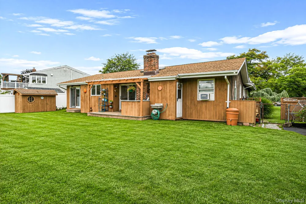 35 Fleets Point Drive West Babylon, NY 11704