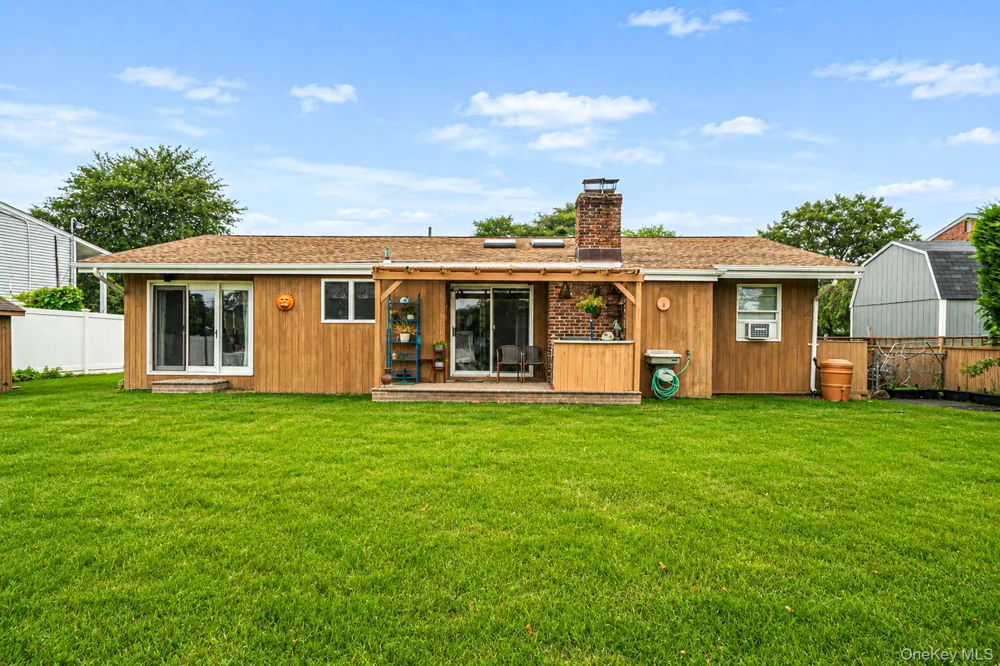 35 Fleets Point Drive West Babylon, NY 11704