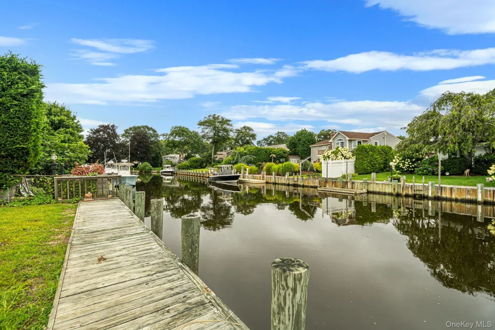 35 Fleets Point Drive West Babylon, NY 11704