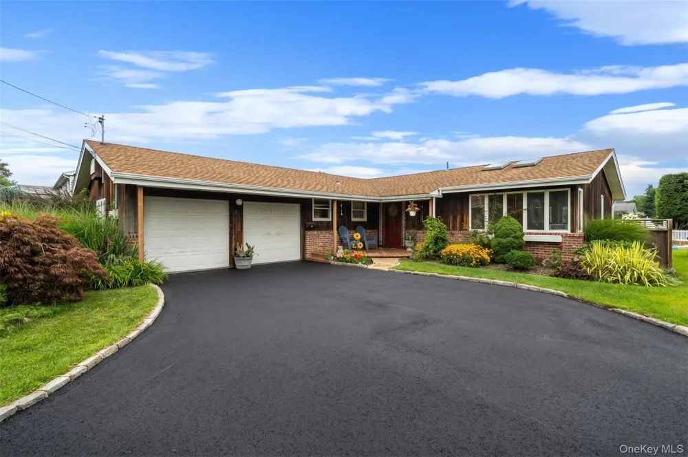 35 Fleets Point Drive West Babylon, NY 11704