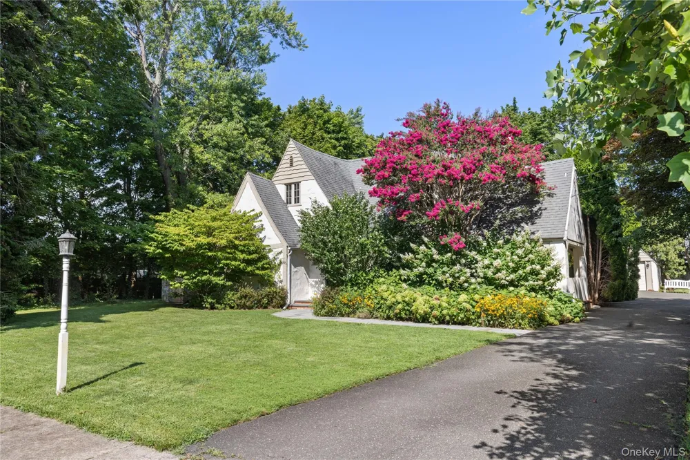 30 Merritts Pond Road Riverhead, NY 11901