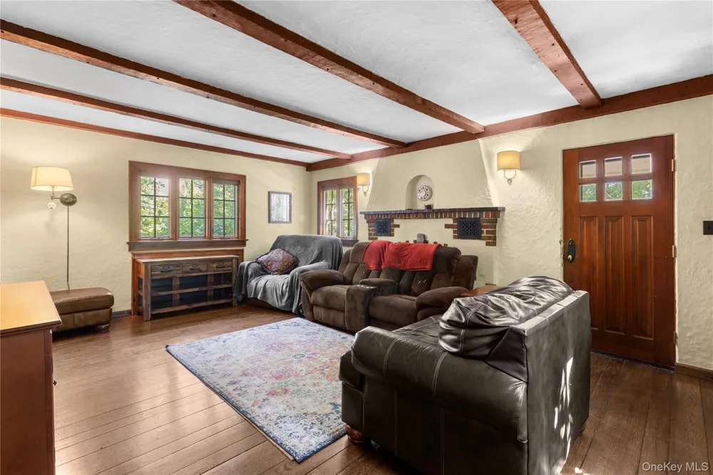 30 Merritts Pond Road Riverhead, NY 11901
