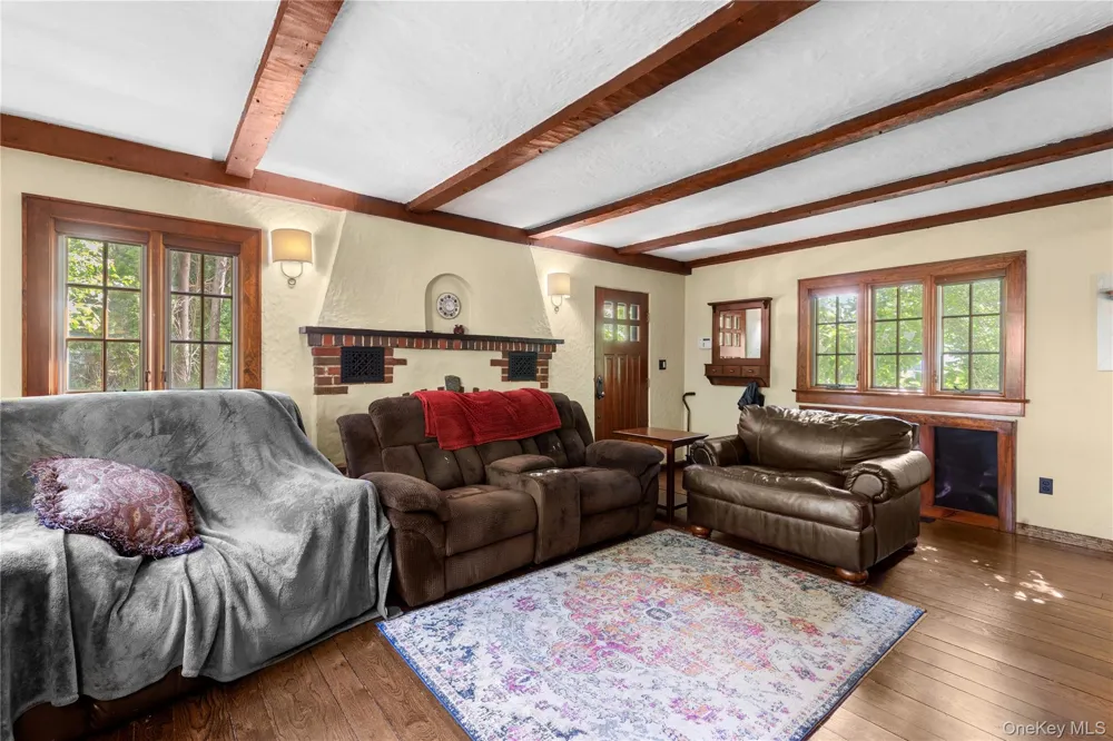 30 Merritts Pond Road Riverhead, NY 11901