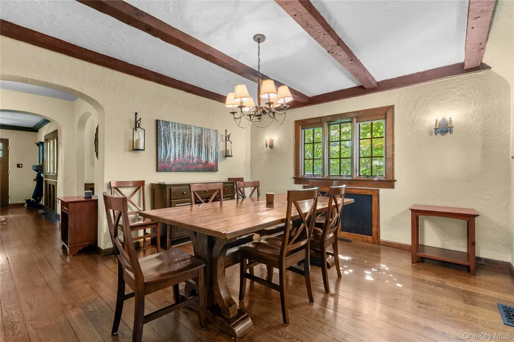 30 Merritts Pond Road Riverhead, NY 11901