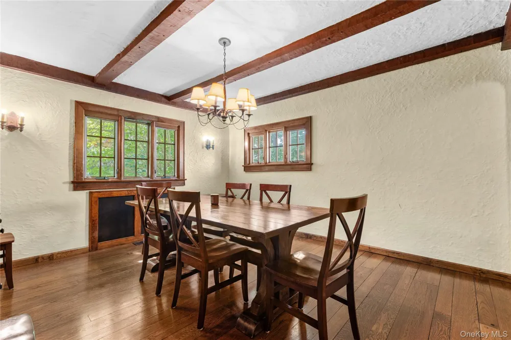 30 Merritts Pond Road Riverhead, NY 11901