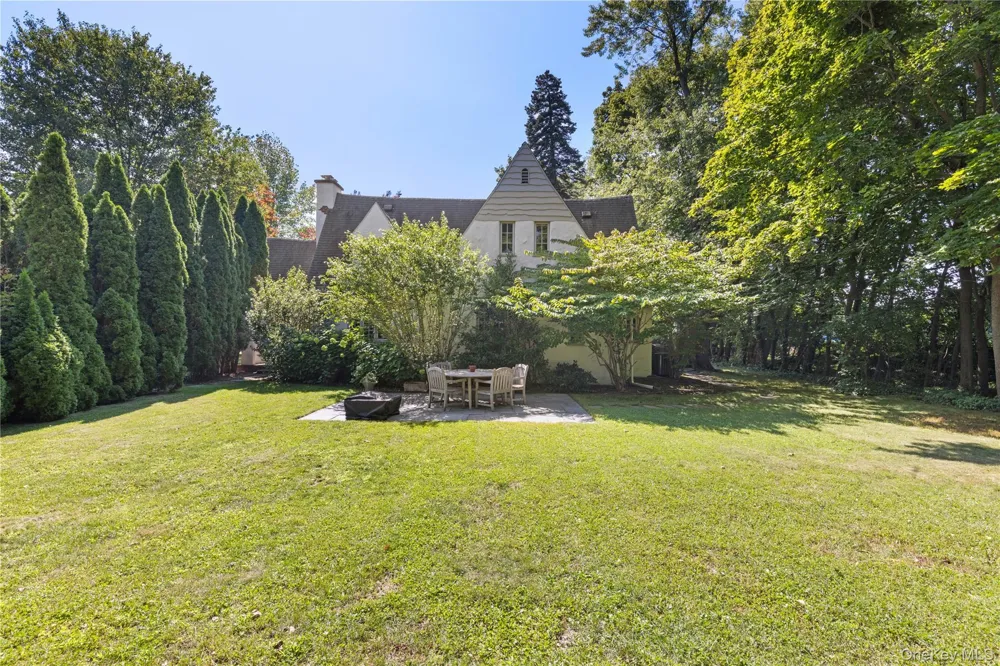 30 Merritts Pond Road Riverhead, NY 11901