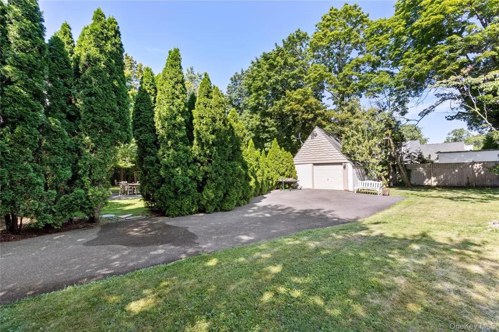 30 Merritts Pond Road Riverhead, NY 11901
