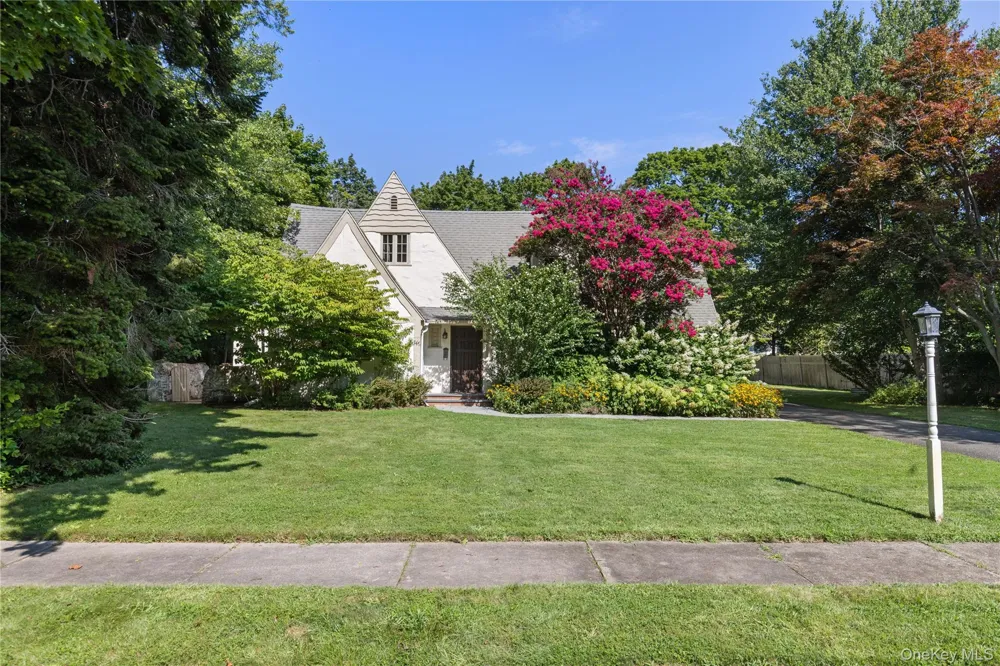30 Merritts Pond Road Riverhead, NY 11901