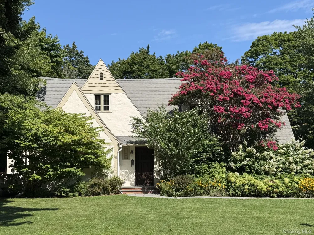 30 Merritts Pond Road Riverhead, NY 11901