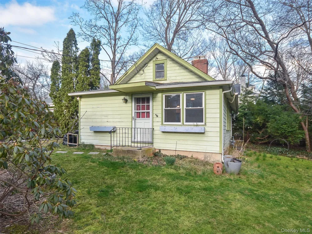 67 Glenlawn Avenue #Cottage Sea Cliff, NY 11579