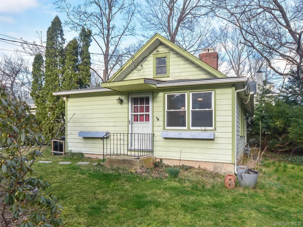 67 Glenlawn Avenue #Cottage Sea Cliff, NY 11579