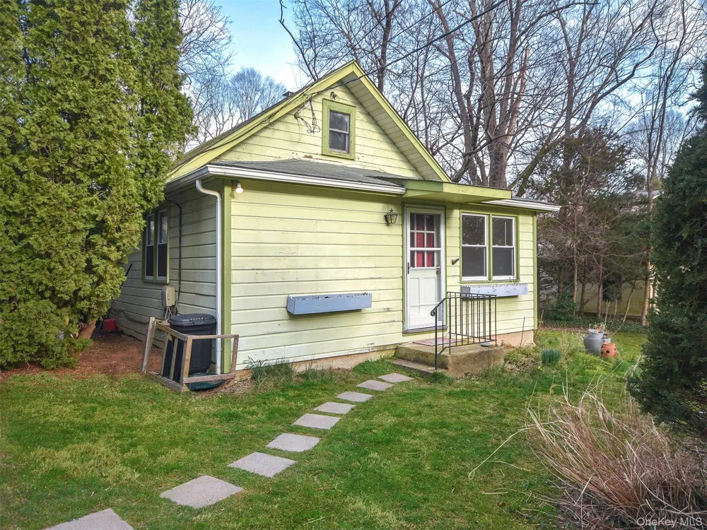 67 Glenlawn Avenue #Cottage Sea Cliff, NY 11579