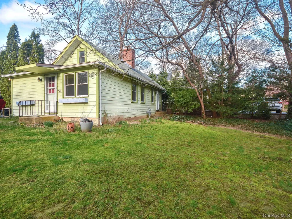 67 Glenlawn Avenue #Cottage Sea Cliff, NY 11579