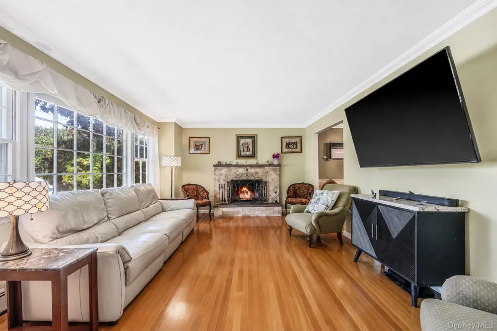 36 Briarwood Drive Huntington, NY 11743