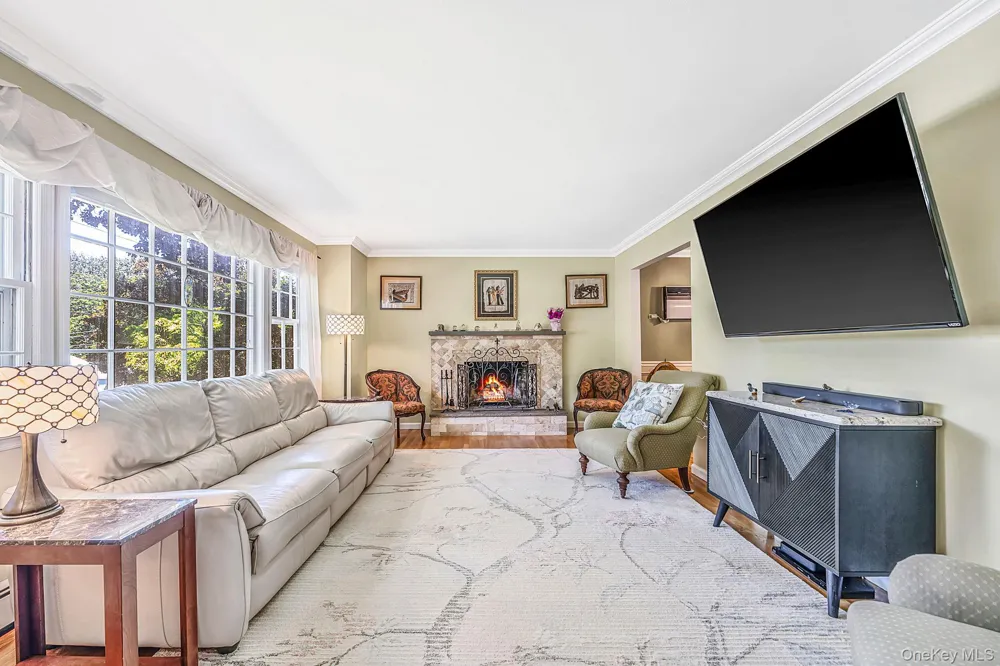 36 Briarwood Drive Huntington, NY 11743