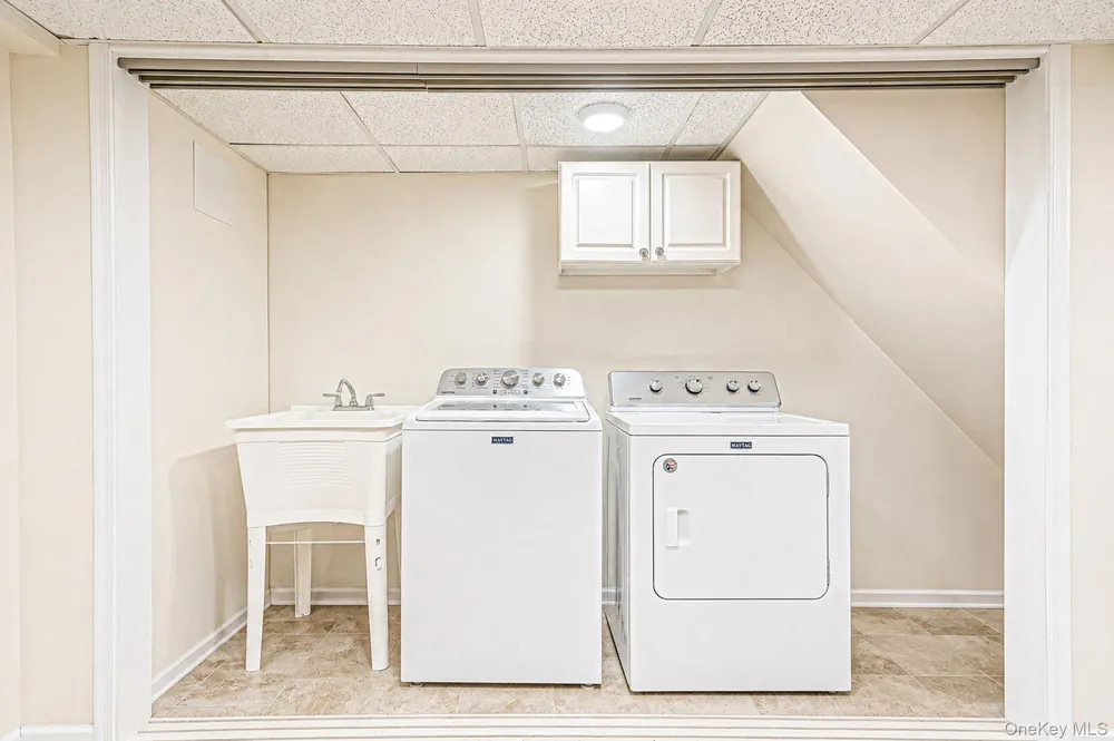 36 Briarwood Drive Huntington, NY 11743