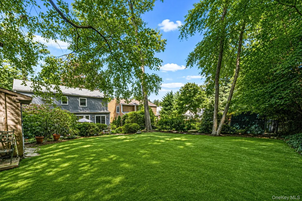 36 Briarwood Drive Huntington, NY 11743