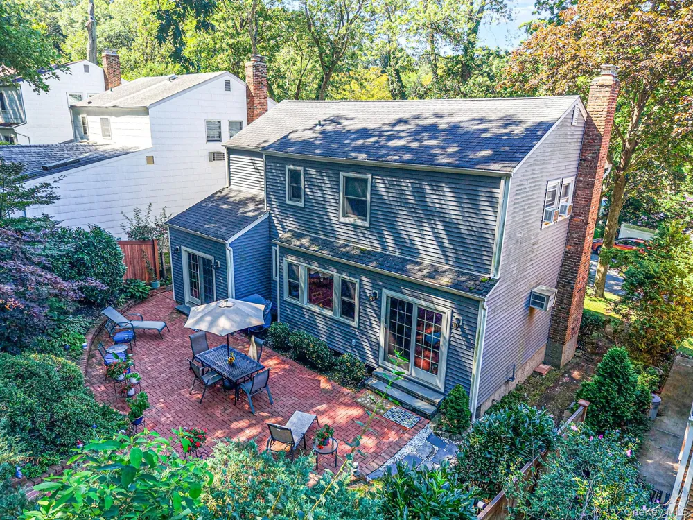 36 Briarwood Drive Huntington, NY 11743
