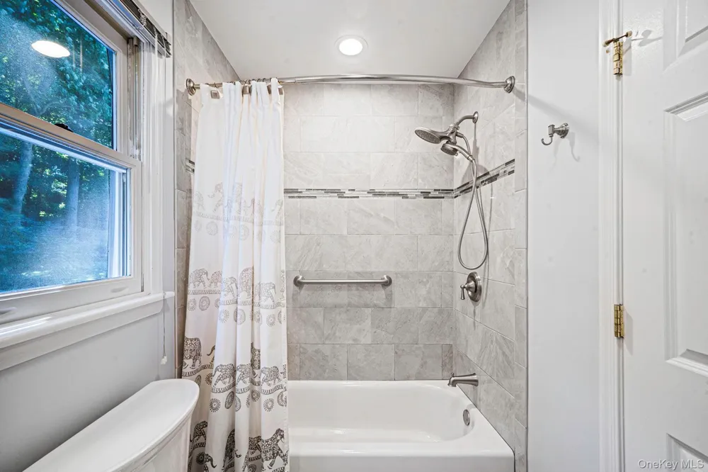 36 Briarwood Drive Huntington, NY 11743