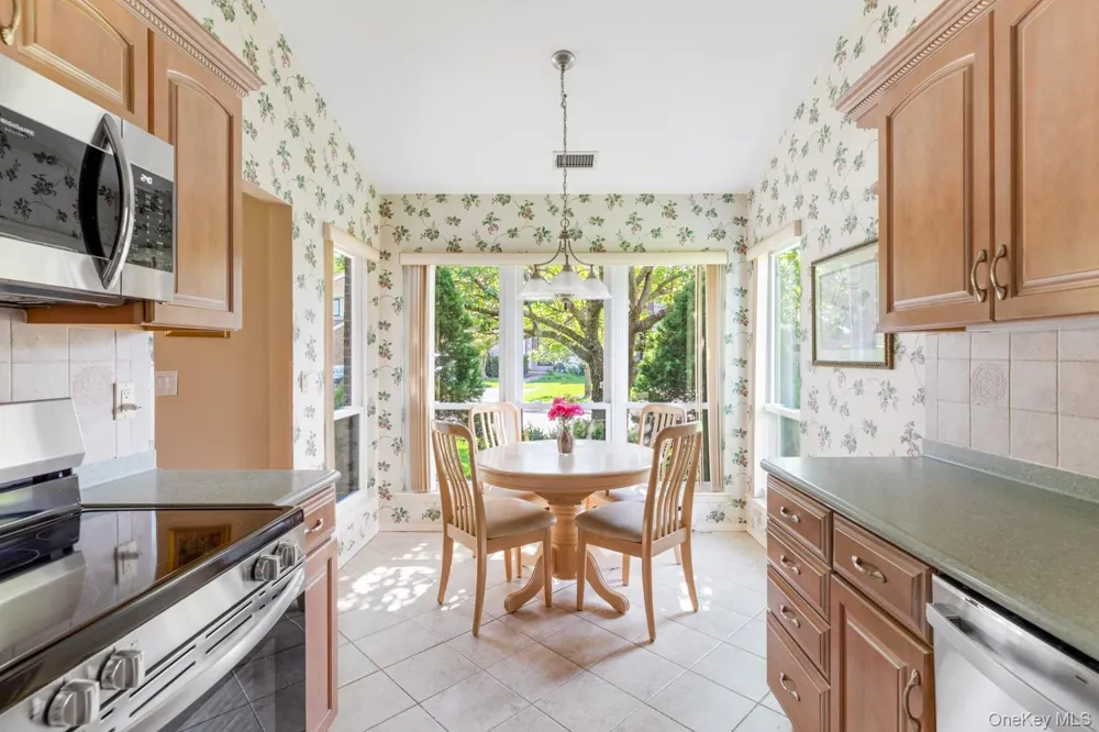 59 S Pond Lane Smithtown, NY 11787